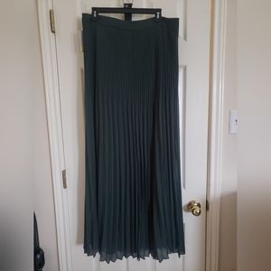 New Boden Green pleated maxi skirt